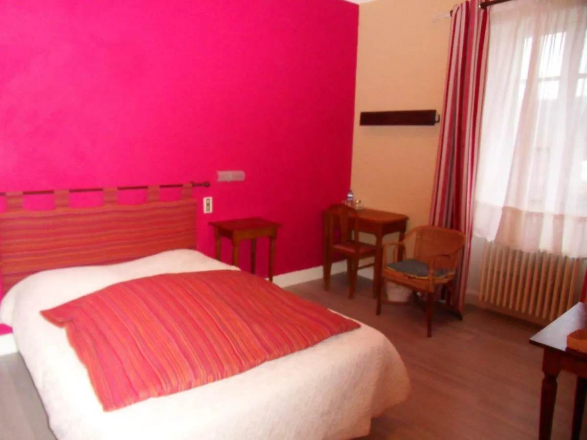 Les Clarines Bed & Breakfast Puy-Laveze 0*,  France